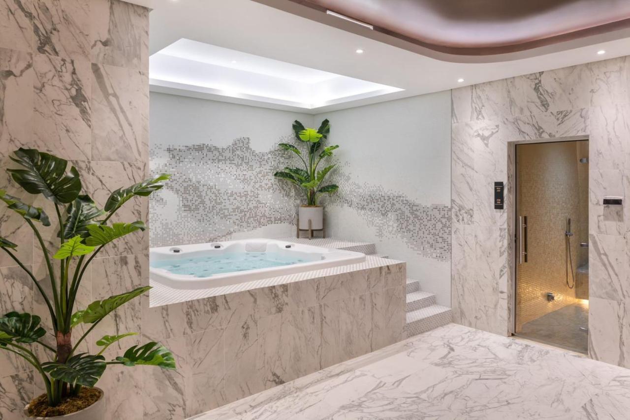 Paramount Hotel Midtown Dubaj Kültér fotó Spa at the hotel