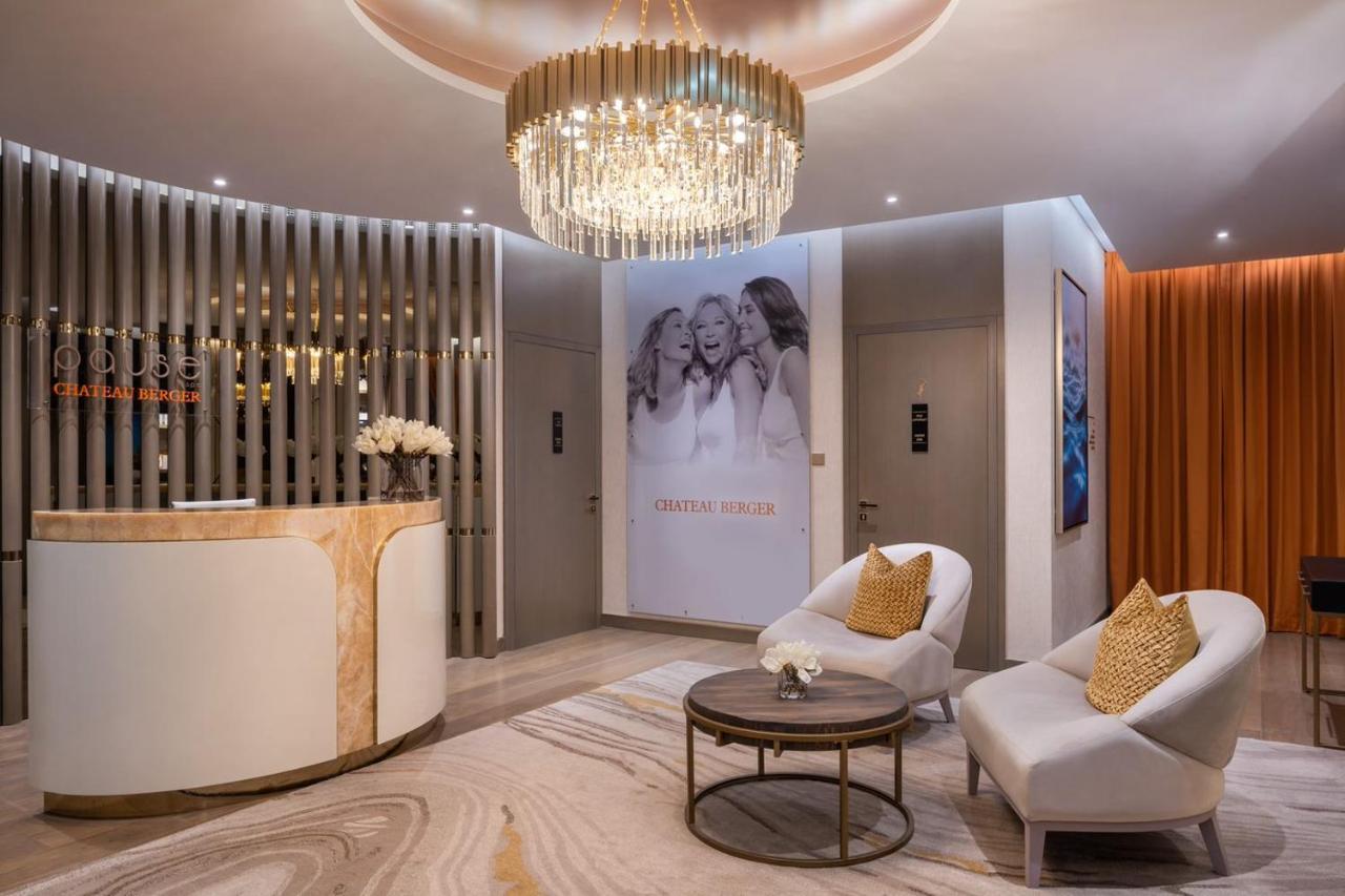 Paramount Hotel Midtown Dubaj Kültér fotó The interior of the salon